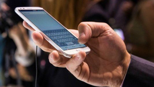 Usaba tanto la linterna de su Motorola que creó una aplicación para replicarla en otros teléfonos