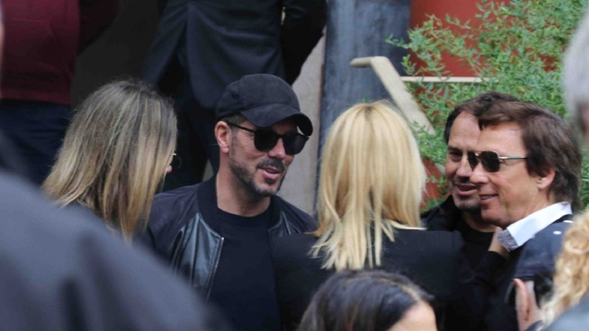 El agradecimiento del Cholo Simeone a Valeria Mazza y Alejandro Gravier por acercarse hasta el cementerio de la Chacarita para acompañarlo a despedir los restos de su padre.&nbsp;