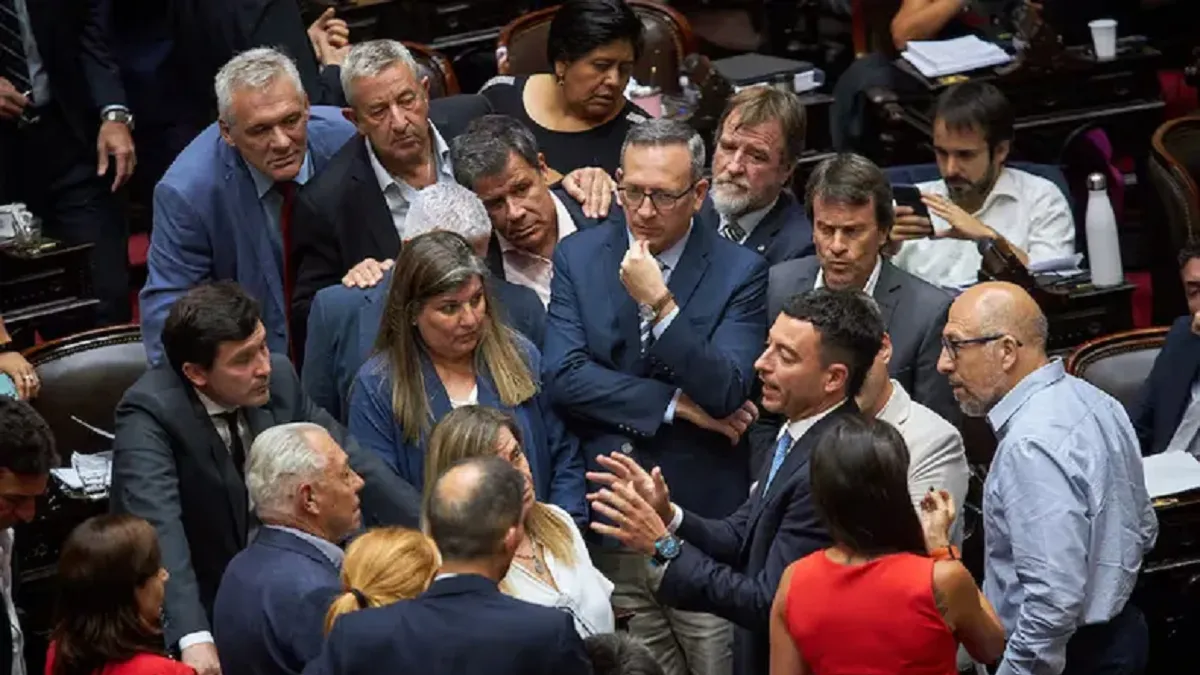Bloque radical en diputados liderado por Rodrigo de Loredo.