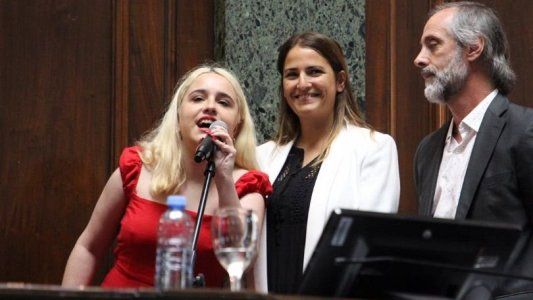 Pañuelos verdes, emoción y cánticos coparon la jura de los nuevos legisladores porteños