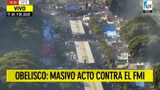 El kirchnerismo, los sindicatos y los actores llenaron la 9 de Julio para rechazar al FMI