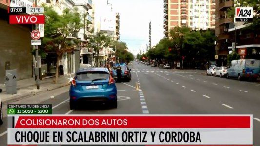 Conductor chocó a 2 autos estacionados en Av. Córdoba y Scalabrini Ortiz
