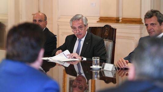 Alberto Fernández y Sergio Massa dividen esfuerzos para contener la corrida del dólar y la crisis política del Frente de Todos