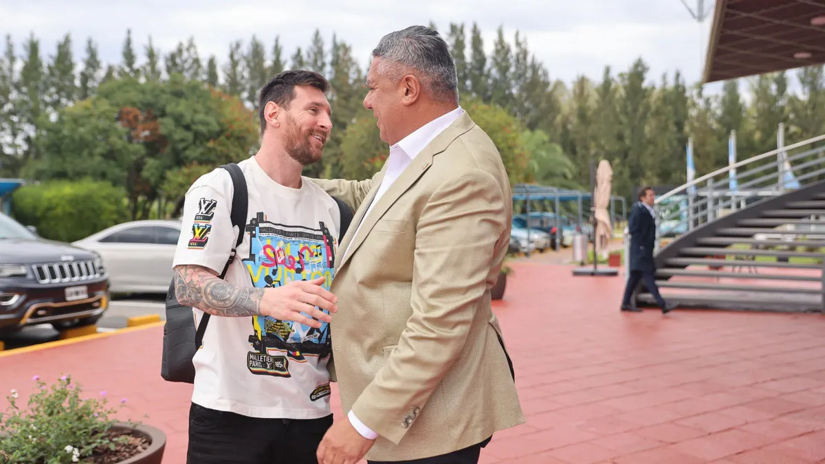Claudio Chiqui Tapia y el encuentro con Lionel Messi. (Foto: @tapiachiqui)