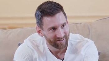Video | Un relator se puso a llorar mientras entrevistaba a Messi: Soy un pibe
