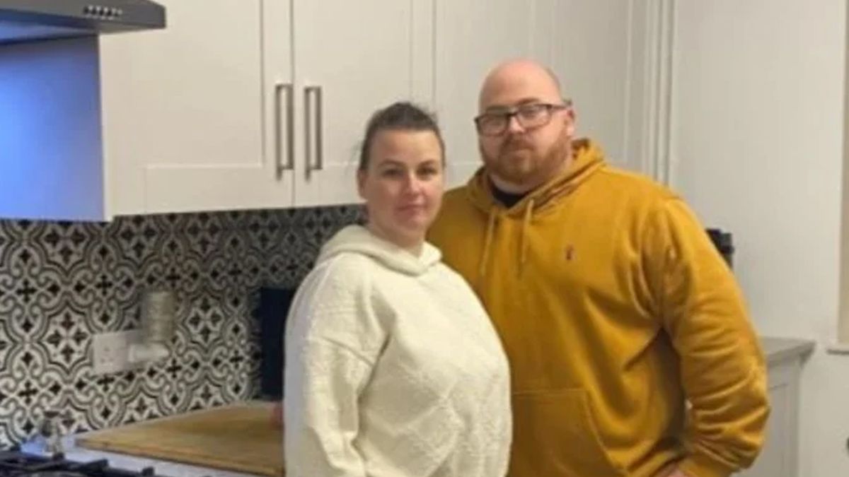 Pasó de tener una deuda grande en dólares a comprarse una terrible casa