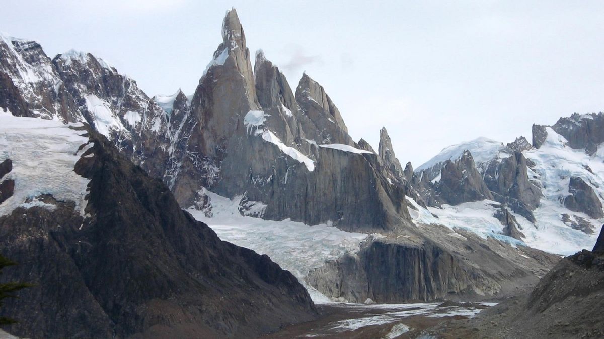 La mujer esquiaba junto a otro turista francés cuando se produjo un desprendimiento de nieve en el Cerro Crestón. (Foto: archivo)