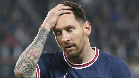 El momento de la lesión de Messi y el posterior cambio de Pochettino