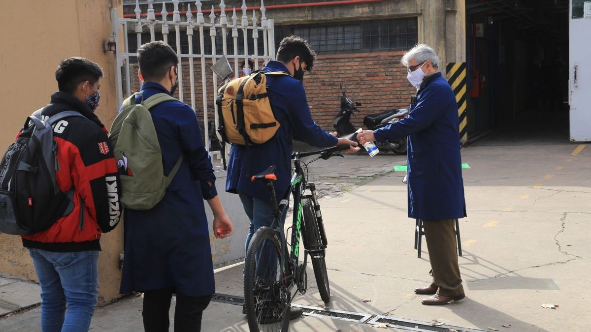 Los gremios porteños se suman al reclamo de Baradel por el frío en las escuelas