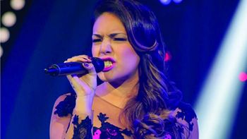 Ángela Leiva reveló que está de novia con uno de los músicos de su banda