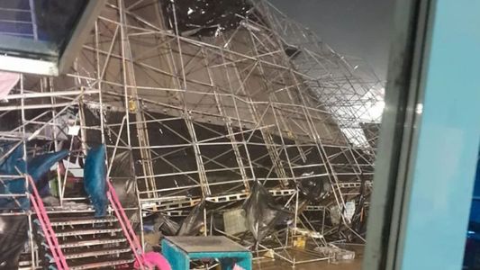 Video: así fue el derrumbe del escenario de la fiesta Bresh en Palermo, en pleno temporal