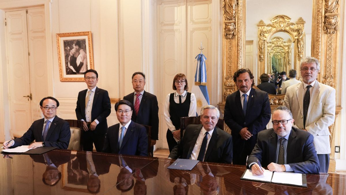 El presidente Alberto Fernández con el ministro de Desarrollo Productivo