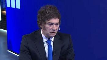 Milei y las personas que dejarán de cobrar la asignación AUH en diciembre