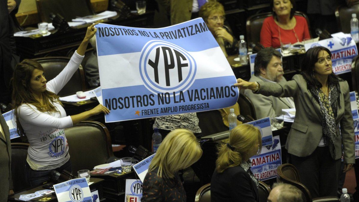 Tras la demanda de un fondo buitre, la Corte de EE.UU. define si Argentina debe pagar más de US$ 2500 millones por la expropiación de YPF
