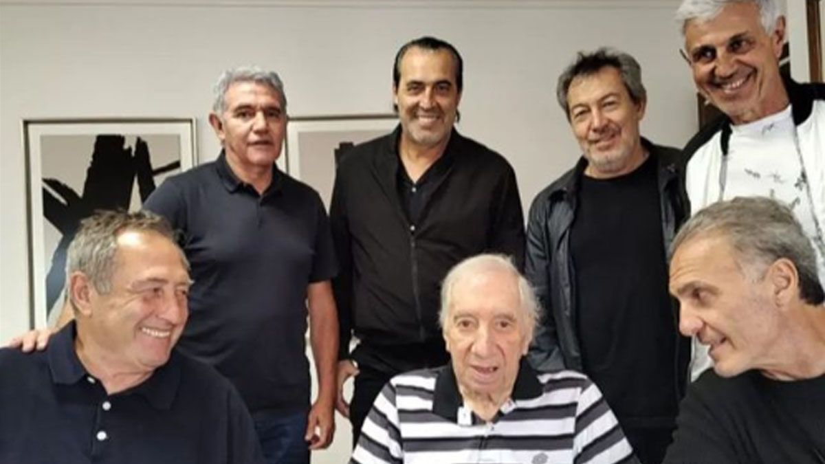 Emotivo reencuentro: los campeones del 86 visitaron a Carlos Bilardo