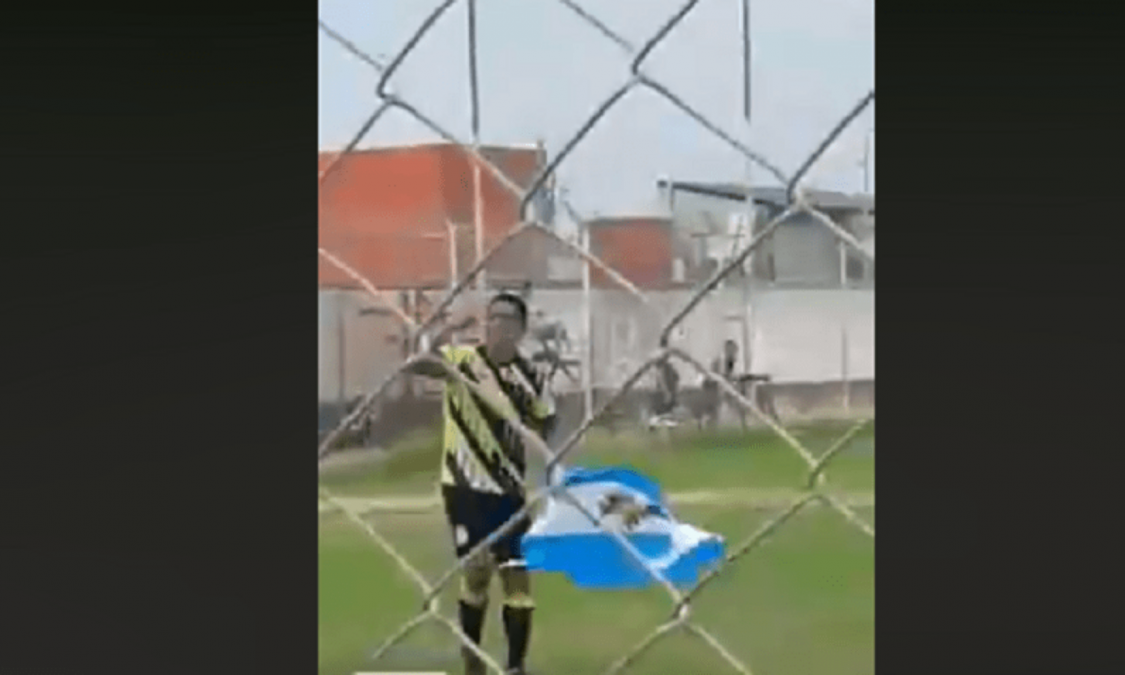 Festejó un gol con la bandera de las Islas Malvinas y lo expulsaron