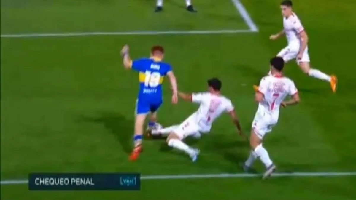 Boca reclamó penal sobre Barco