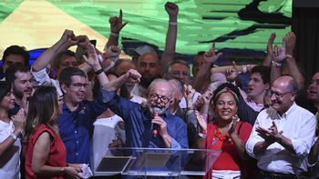 Lula le ganó a Bolsonaro por menos de dos puntos y volverá a ser presidente de Brasil
