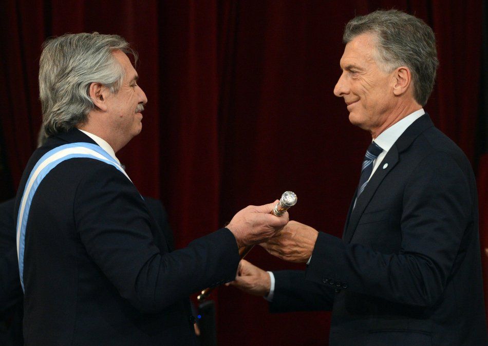 Alberto Fernández firmó el decreto para relevar del secreto de inteligencia a Mauricio Macri.