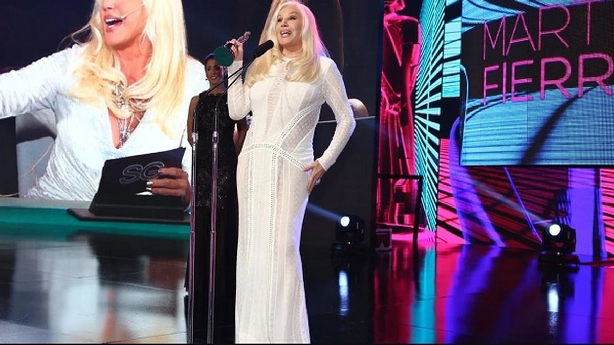 La diva de los teléfonos Susana Giménez asistirá a la próxima entrega de los premios Martín Fierro a la tv abierta, según lo confirmó el periodista y presidente de APTRA Luis Ventura en diálogo con Ángel de Brito en LAM.