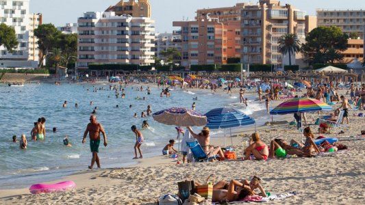 España se defiende de las críticas por los rebrotes y lanza una campaña para no perder turistas