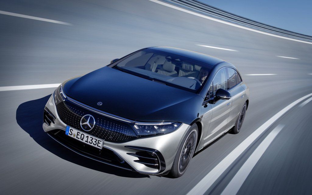 El nuevo Mercedes-Benz EQS satisface plenamente las expectativas a una berlina moderna en el segmento de la Clase S con una autonomía de hasta 770 kilómetros (según el ciclo WLTP) y una potencia de hasta 385 kW. Más adelante está previsto introducir una versión de altas prestaciones