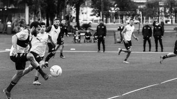 Libertad no confía en Boca, que informó que sus jugadores dieron negativo, y se ofreció a pagarle nuevos test