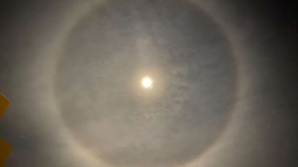 IMÁGEN IMPACTANTE: Se observó un halo lunar en plena noche pampeana