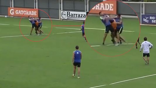 Escándalo en Boca: dos jugadores se agarraron a trompadas en la práctica
