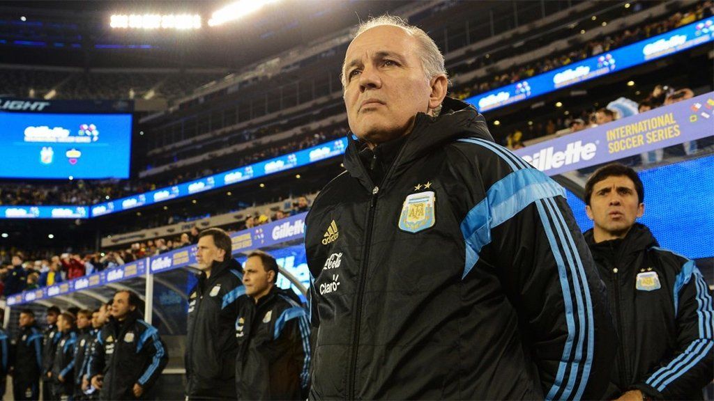 Otra lección de Alejandro Sabella: ¿Quieren saber de fútbol? Ábranle la cabeza a Gallardo