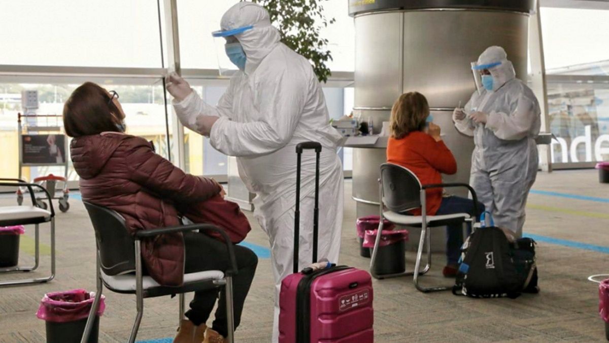 Por qué los síntomas del coronavirus duran menos con Ómicron que con la variante Delta