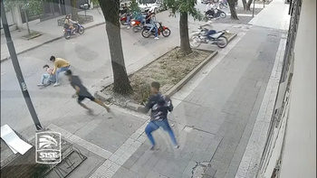 Impactante robo piraña a tres jóvenes con, al menos, 15 motos (Foto: captura de Sise Argentina). Impactante robo piraña a tres jóvenes con, al menos, 15 motos (Foto: captura de Sise Argentina).