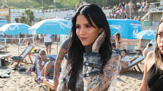 Candelaria Tinelli inauguró playa en Mar del Plata ante cientos de fans
