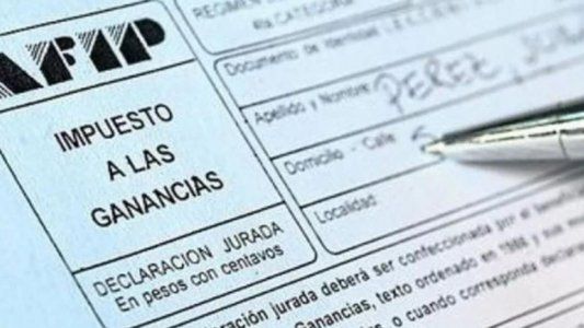 El Gobierno analiza subir el piso del impuesto a las Ganancias cuando se cierren las paritarias