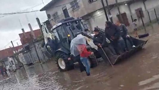 Las fuertes tormentas provocan calles inundadas, evacuados y vuelos demorados en el AMBA