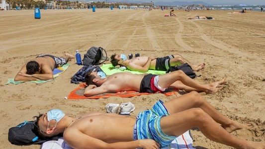 Verano en la Provincia de Buenos Aires: reforzaron los centros de hisopados y vacunación, ¿dónde se encuentran?