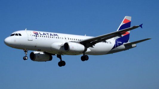 Los pilotos de LATAM convocaron a un paro de 24 horas para mañana
