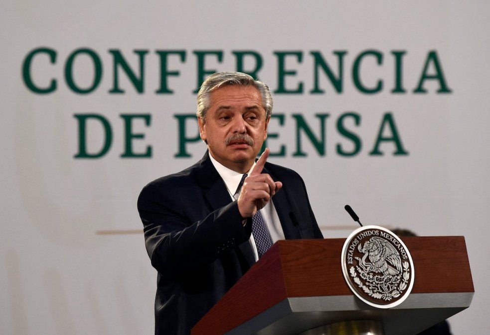 La crisis de las vacunas tensa el clima político: Gobierno y oposición enroscados por el escándalo