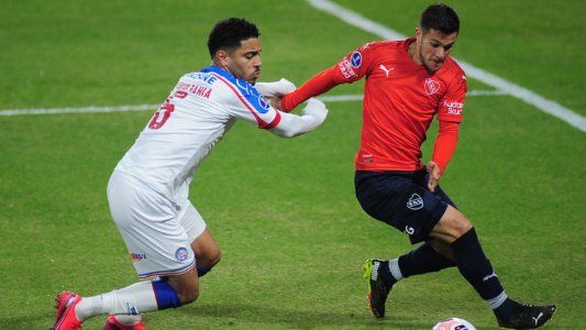 Independiente sufrió, jugó mal, pero le ganó 1-0 a Bahía sobre la hora y acaricia los octavos de final