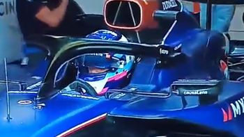 Con su casco con la bandera argentina, Franco Colapinto comenzó su aventura como piloto oficial en la Fórmula 1 en Monza. (foto: Captura de TV) Con su casco con la bandera argentina, Franco Colapinto comenzó su aventura como piloto oficial en la Fórmula 1 en Monza. (foto: Captura de TV)