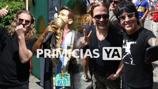 Las fotos del paseo de los integrantes de Maná por Caminito con homenaje a Messi incluido