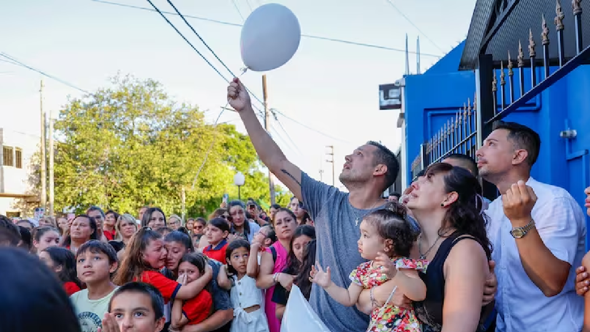 Los padres de Umma realizaron un homenaje a una semana del crimen: Ella va a ser un ángel. (Foto: gentileza La Nación)