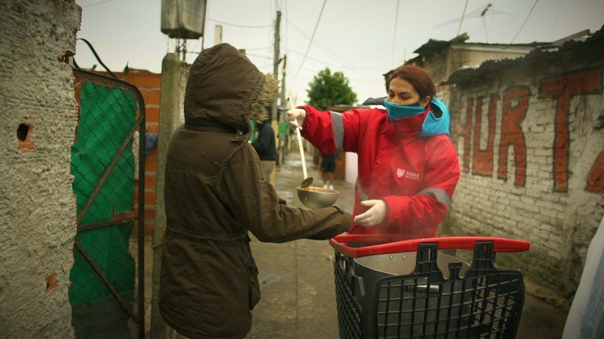 Nacho Viale, creador de “Héroes invisibles”: Son los que cambiaron el antifaz por el barbijo