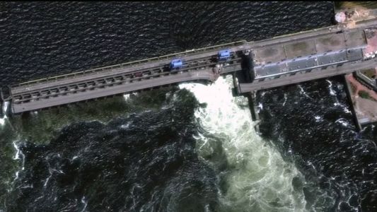 Ucrania: un ataque destruyó la represa de Kajovka y temen por una catástrofe ecológica