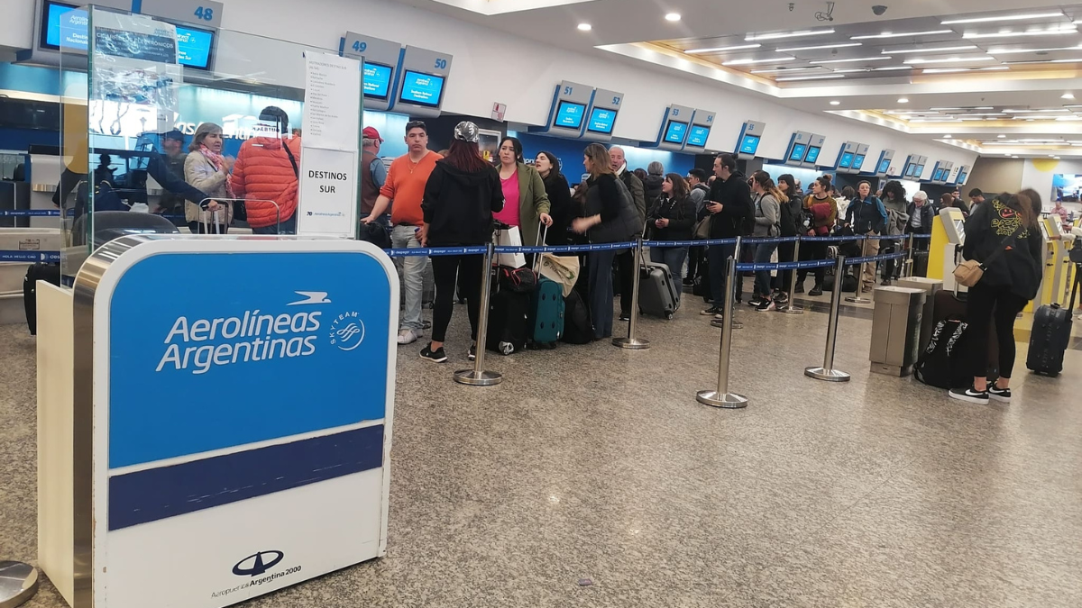 El Gobierno declaró esencial al transporte aéreo: que obligaciones deberán cumplir as empresas