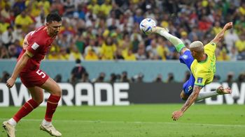 El gol del que habla el mundo: mirá la extraordinaria pirueta de Richarlison en el triunfo de Brasil contra Serbia