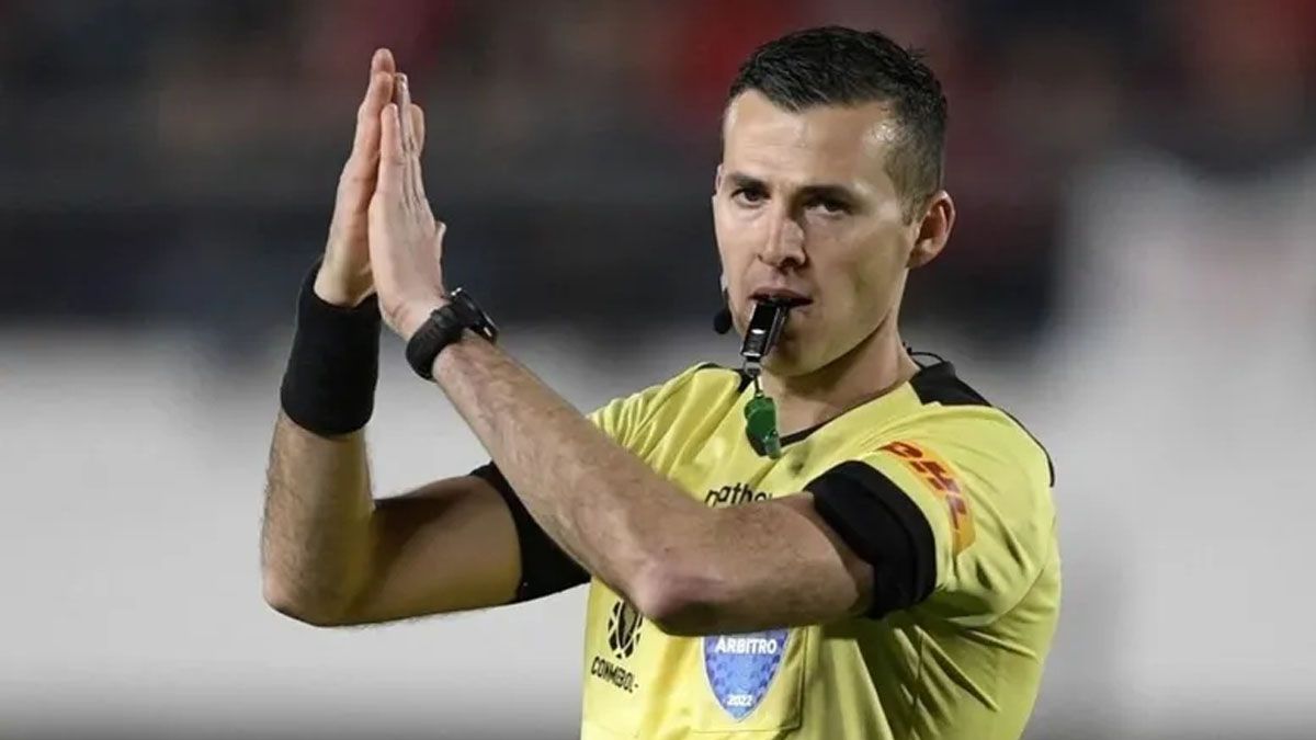 Quién es el árbitro para el duelo entre la Selección Argentina y Chile