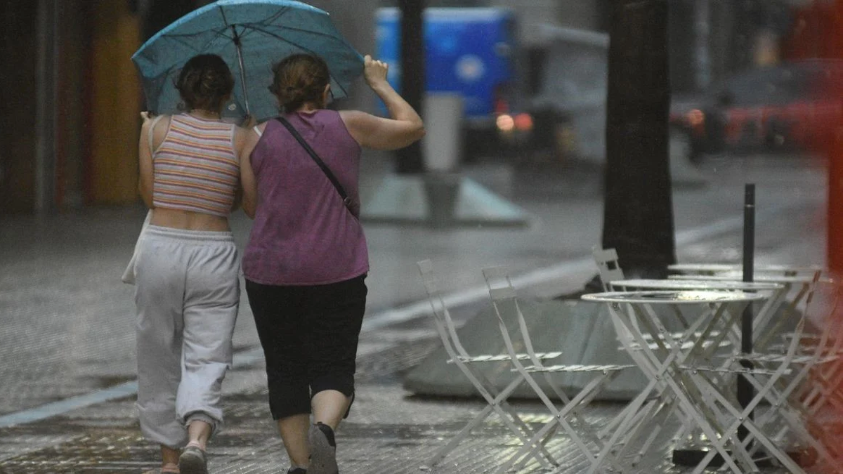 Alerta hoy por tormentas y granizo: rige una alerta naranja y amarilla para ocho provincias