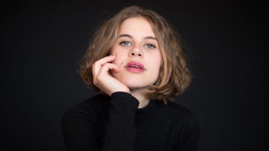 Una actriz de la serie Merlí va a hacer teatro en Buenos Aires