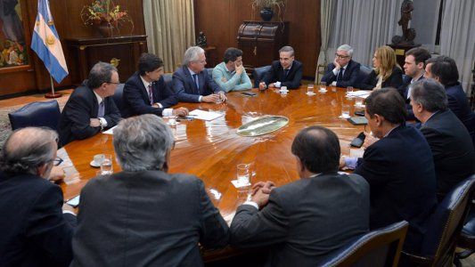 Tras los anuncios, Lacunza y Pichetto se reunieron con legisladores oficialistas